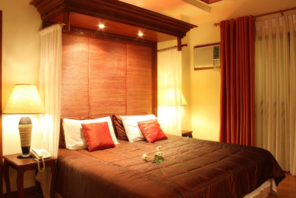 Java Hotel Laoag Esterno foto