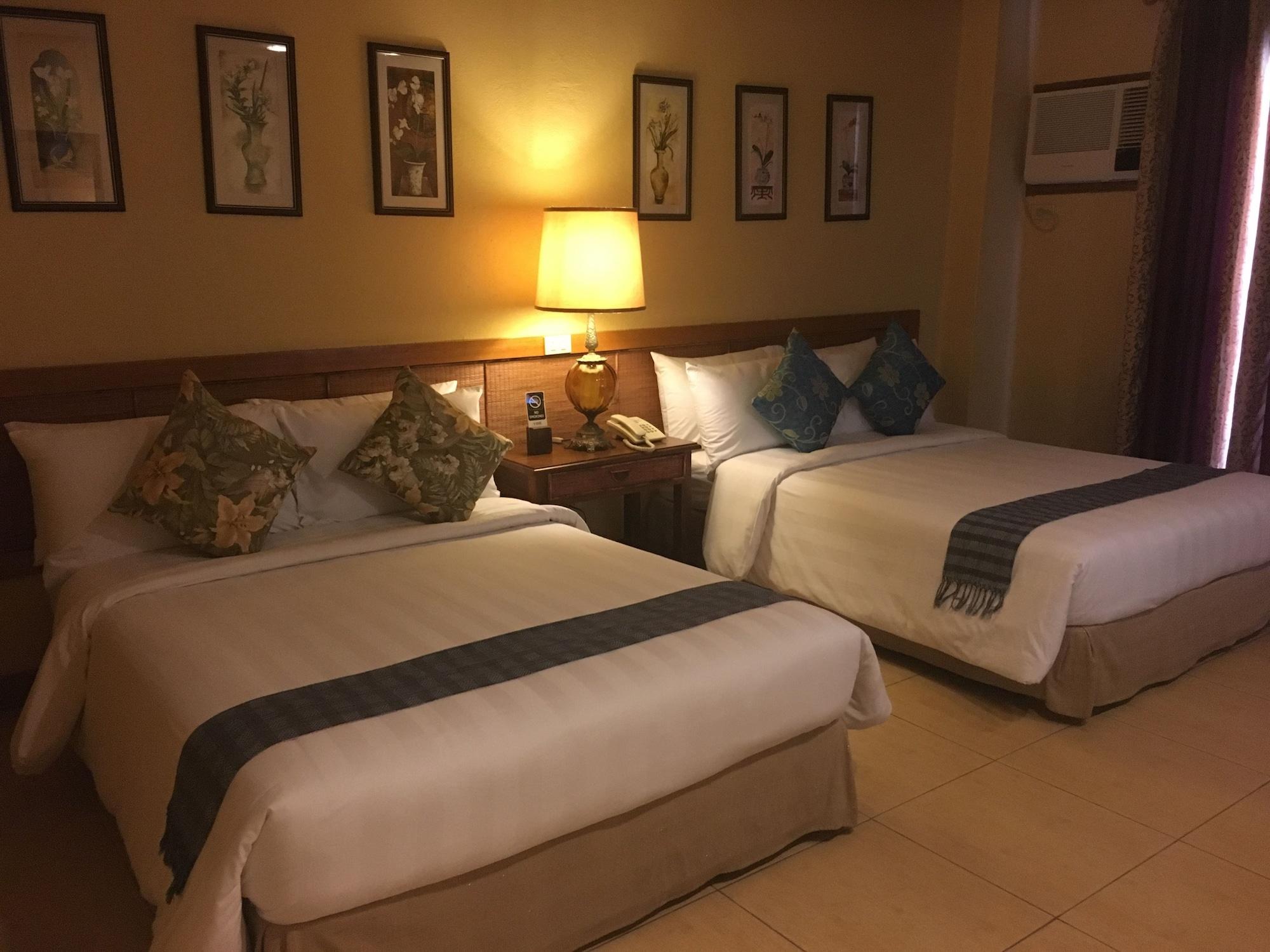 Java Hotel Laoag Esterno foto