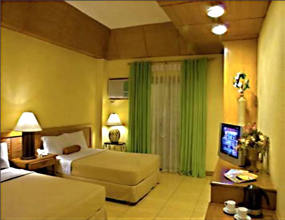 Java Hotel Laoag Esterno foto