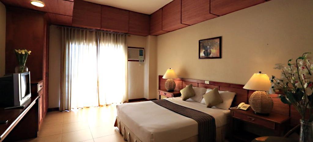 Java Hotel Laoag Esterno foto