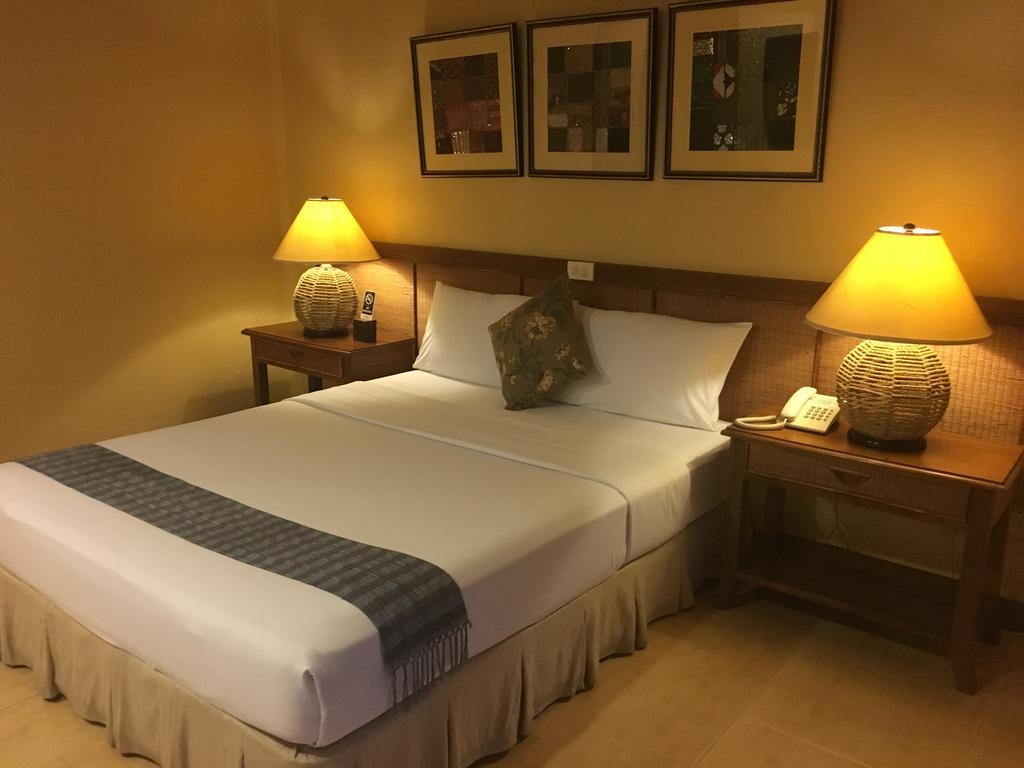 Java Hotel Laoag Esterno foto