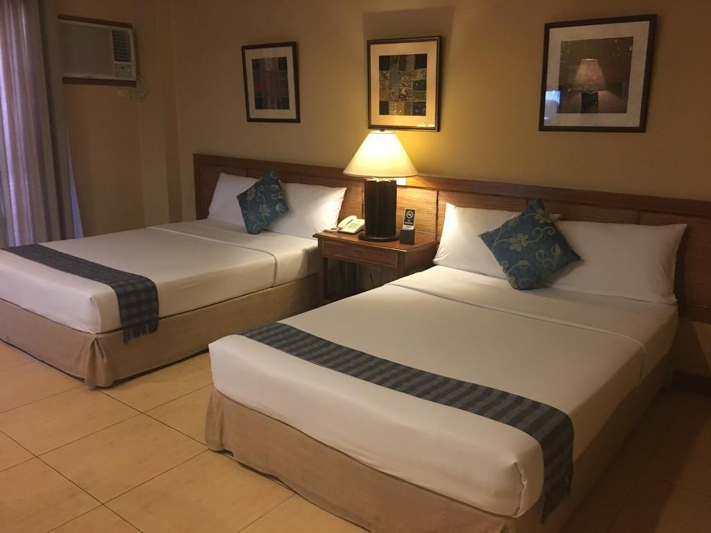 Java Hotel Laoag Esterno foto