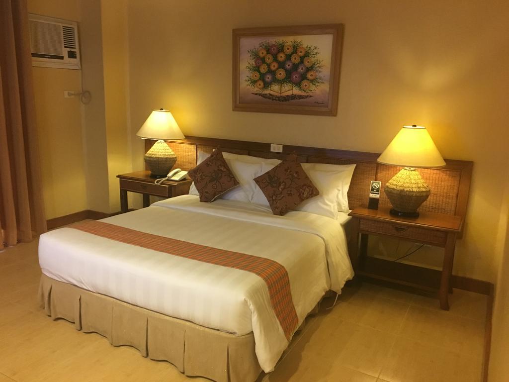Java Hotel Laoag Esterno foto